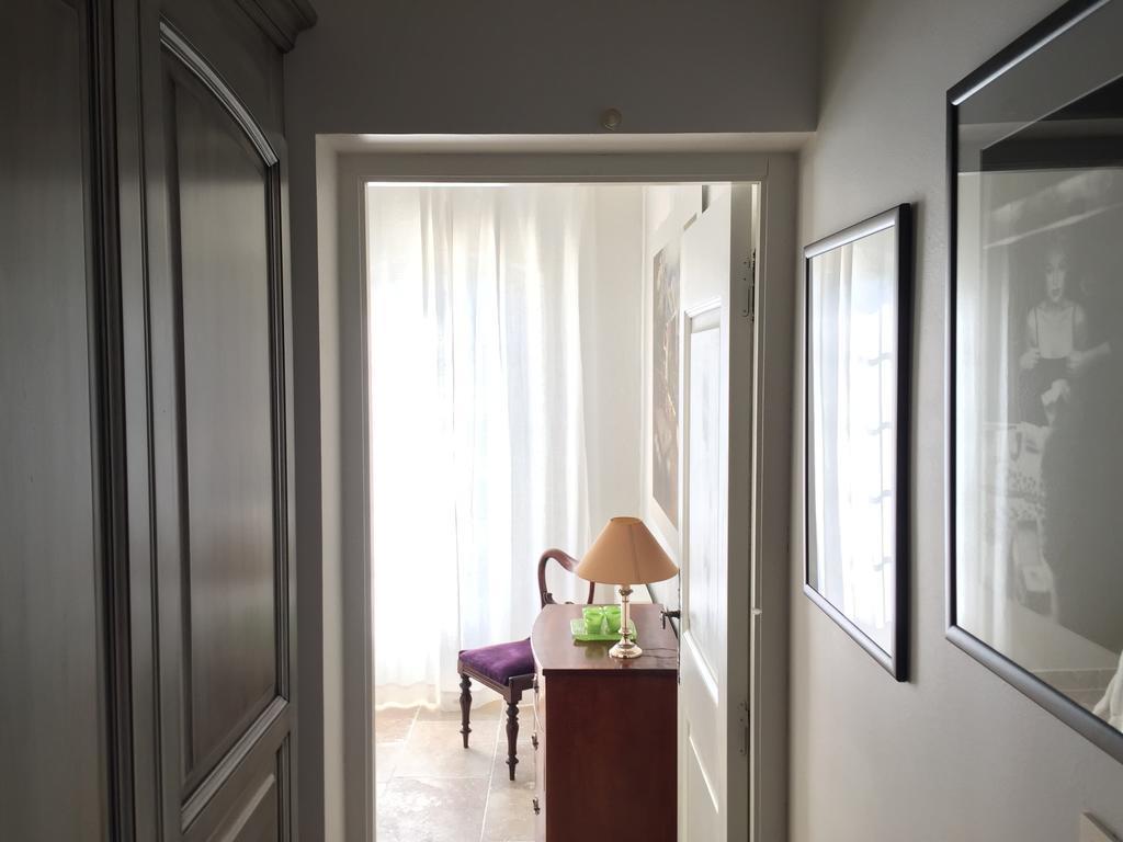 Le Mas Des Lauriers Bed & Breakfast Paradou Room photo